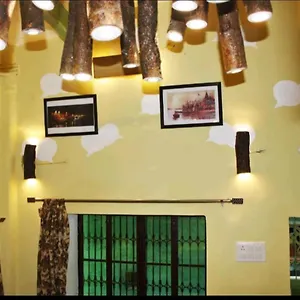  Hostel Monalisa Indien